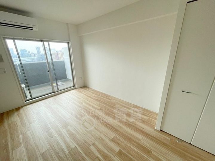 セレニテ新大阪プリエの居間