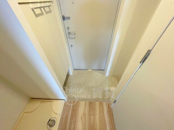 大阪府大阪市東淀川区西淡路1丁目の賃貸マンションの玄関