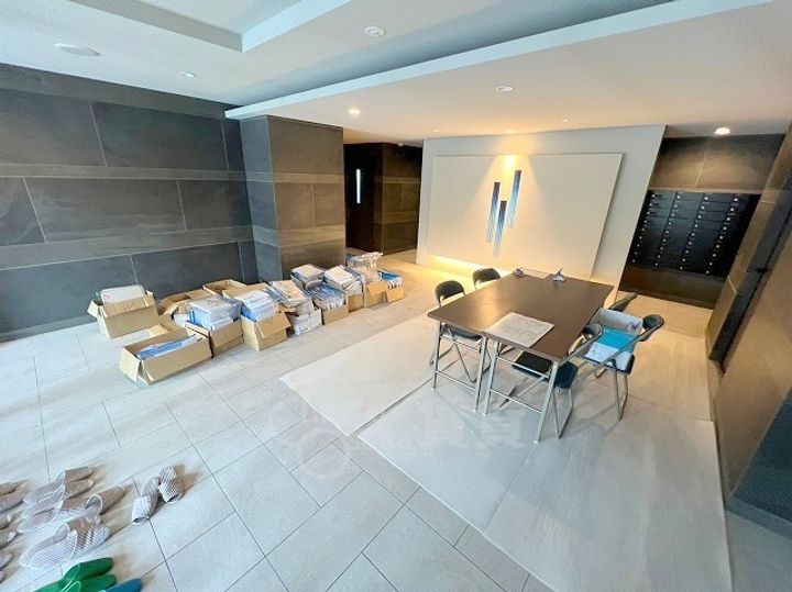 大阪府大阪市淀川区十八条1丁目の賃貸マンションの玄関