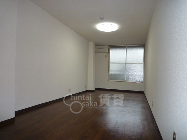 フラッグス肥後橋の居間