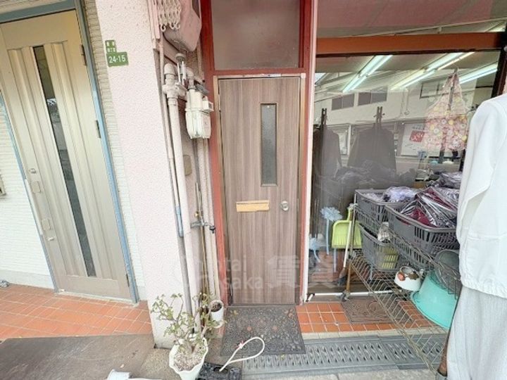大阪府大阪市東淀川区豊新4丁目の賃貸アパートの玄関