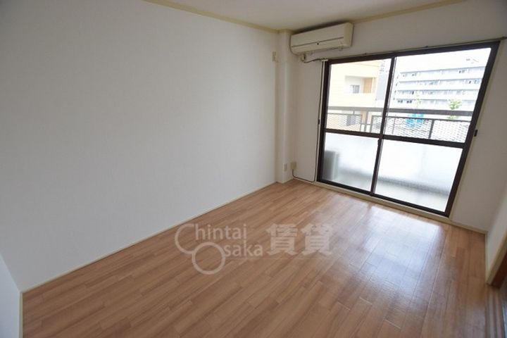 第一三井ビルの居間