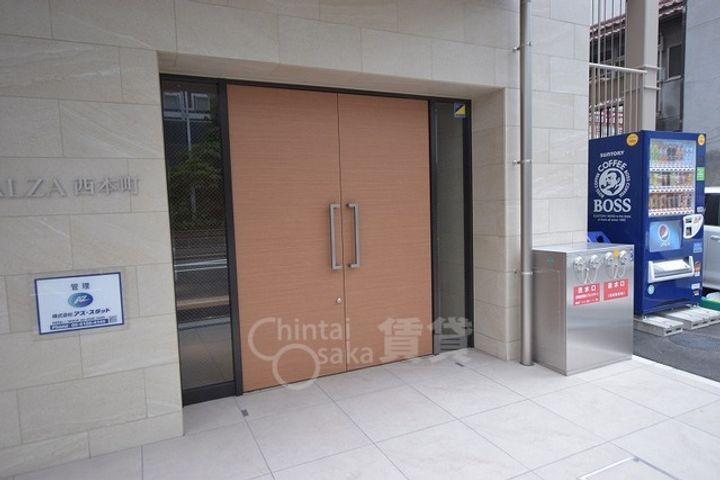 ALZA西本町の玄関