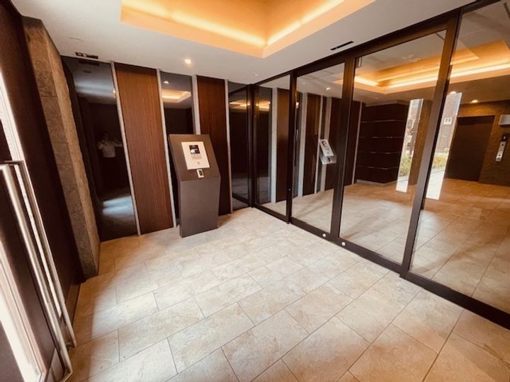 大阪府大阪市福島区吉野5丁目の賃貸マンションの玄関