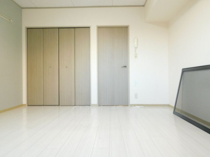 兵庫県川西市南花屋敷1丁目の賃貸アパートの居間
