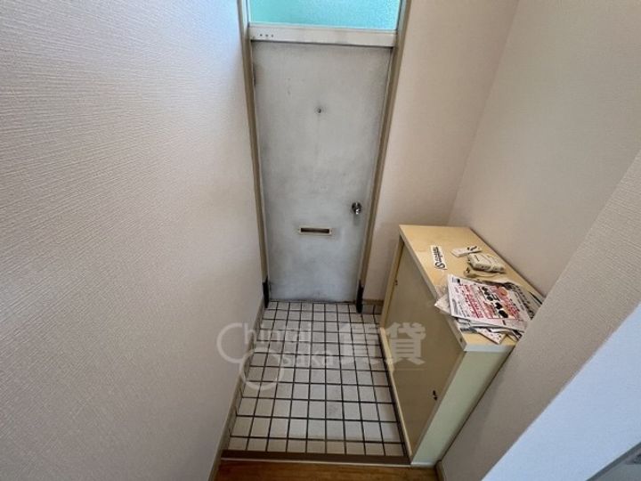 大阪府豊中市刀根山元町の賃貸アパートの玄関