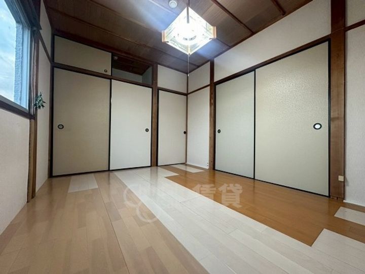 マンション雲雀丘の居間