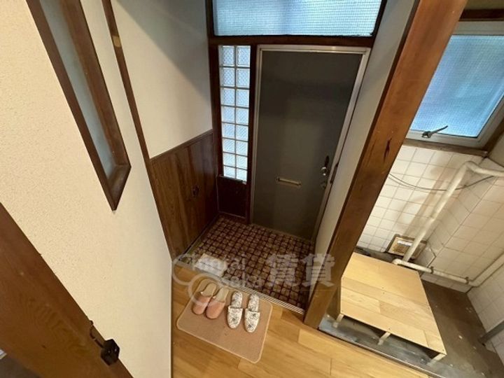 マンション雲雀丘の玄関