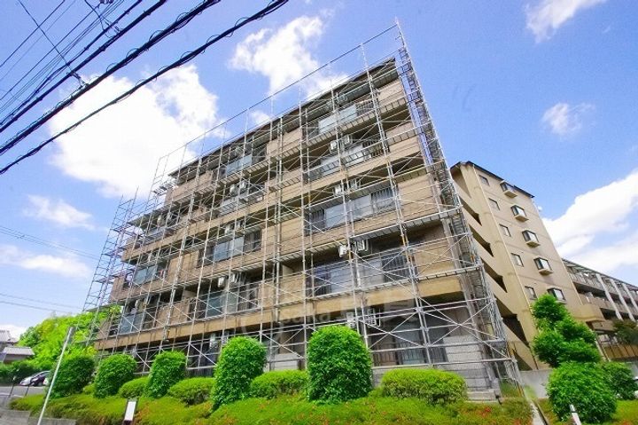 大阪府吹田市佐井寺3丁目の賃貸マンションの外観