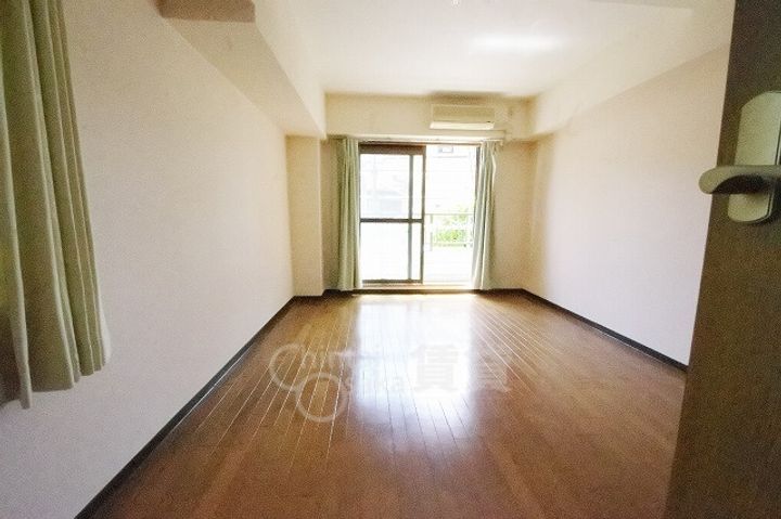 大阪府吹田市佐井寺3丁目の賃貸マンションの居間