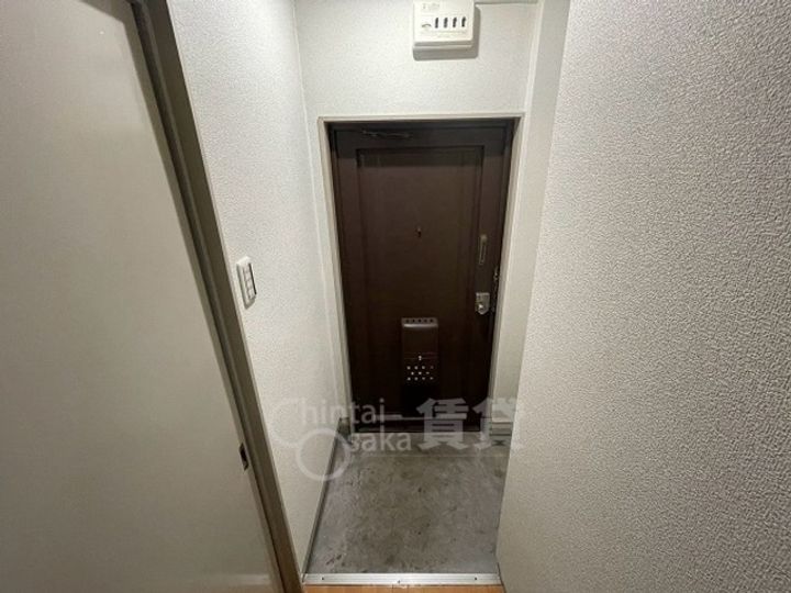 ウエダマンションの玄関