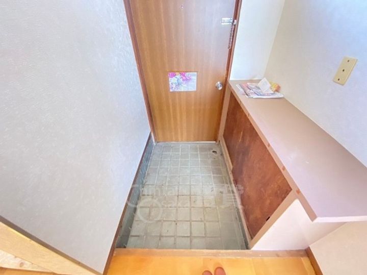 八番館の玄関