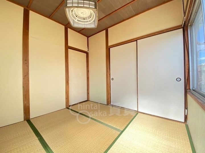 八番館の寝室
