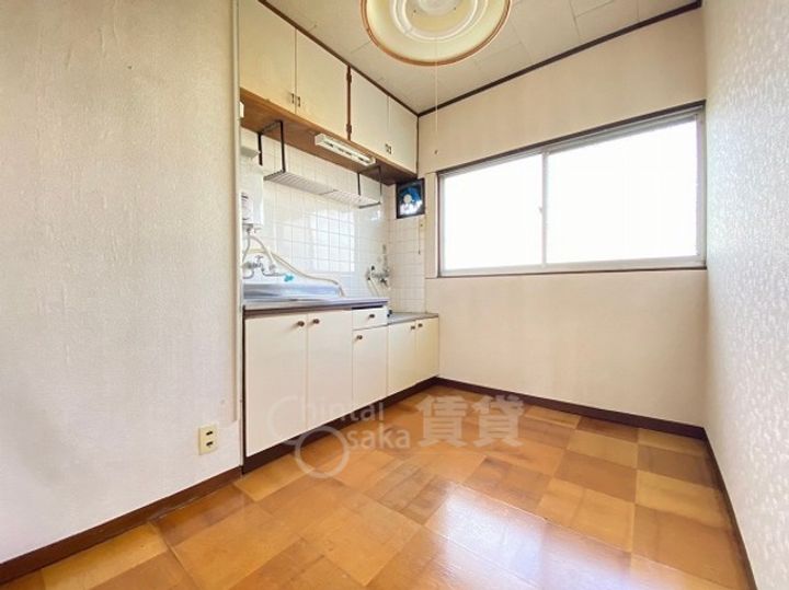八番館の居間