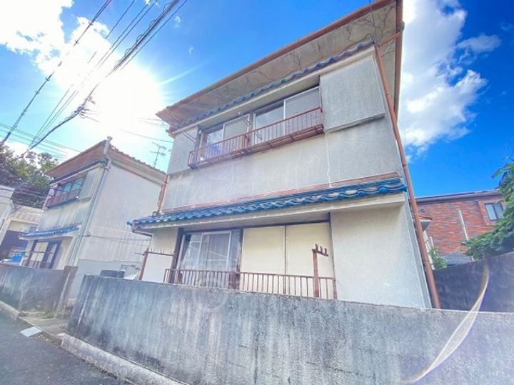 八番館の外観