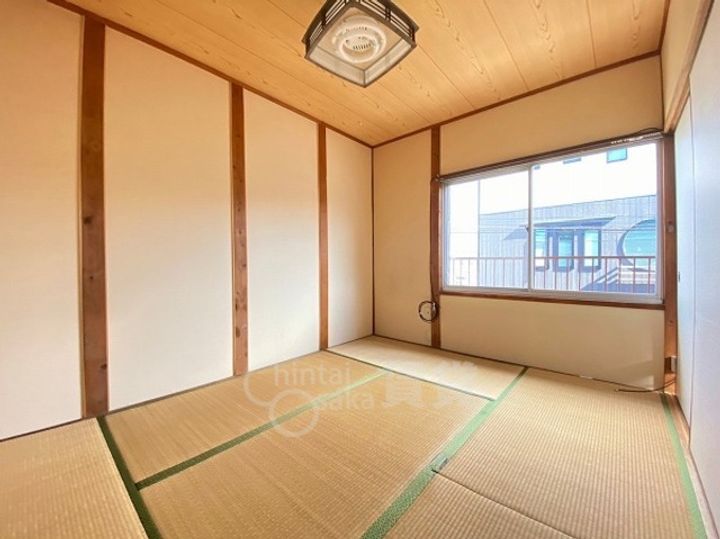 八番館の居間