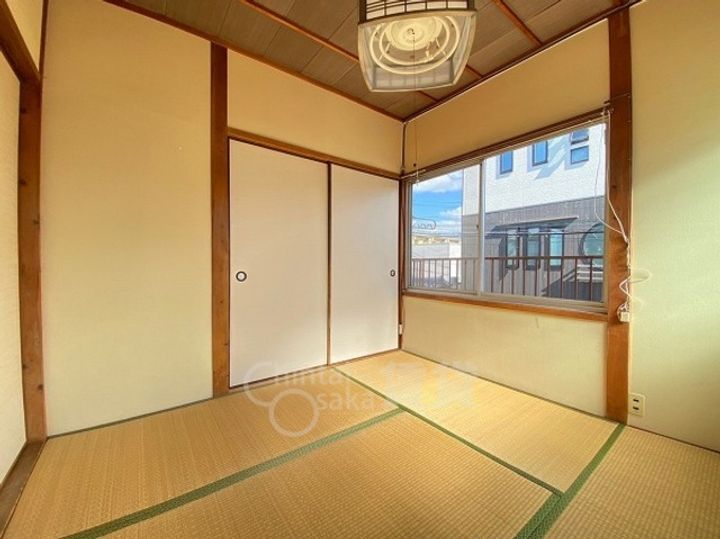 八番館の居間