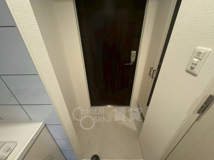 エスリード新大阪ザ・プレミアEASTの玄関