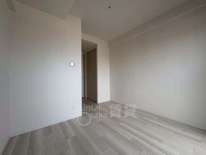 エスリード新大阪ザ・プレミアEASTの居間