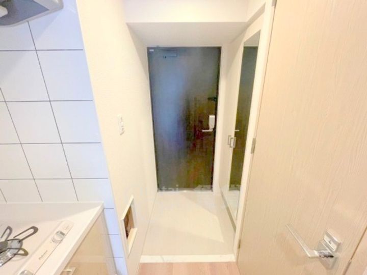 エスリード新大阪ザ・プレミアEASTの玄関