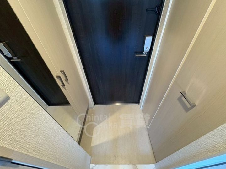 エスリード新大阪ザ・プレミアEASTの玄関