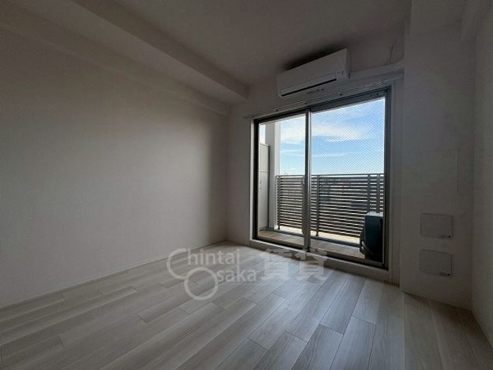 エスリード新大阪ザ・プレミアEASTの居間