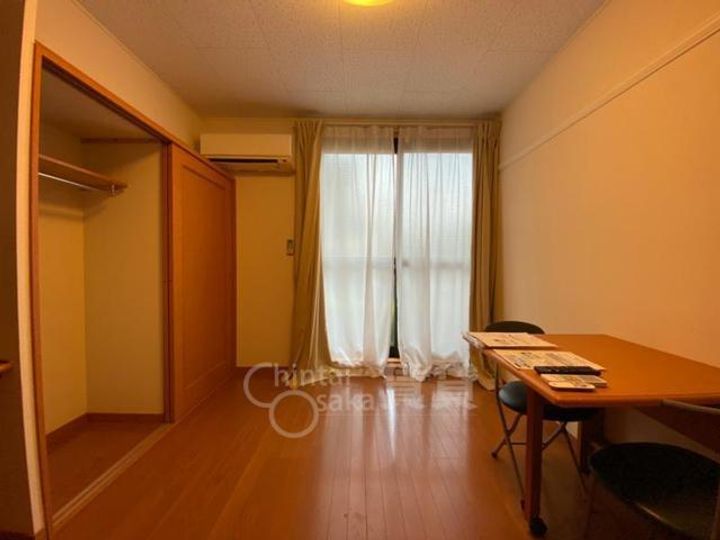 レオパレスビアンコの居間