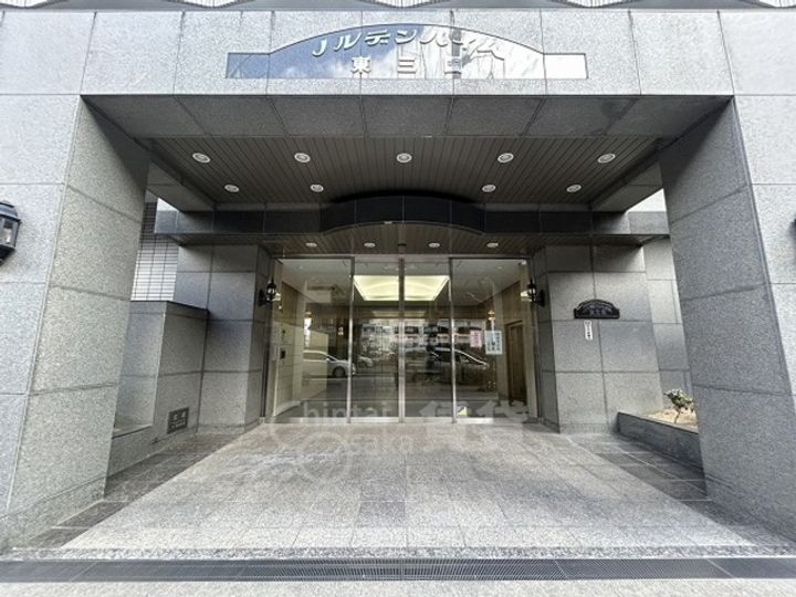 大阪府大阪市淀川区東三国3丁目の賃貸マンションの玄関