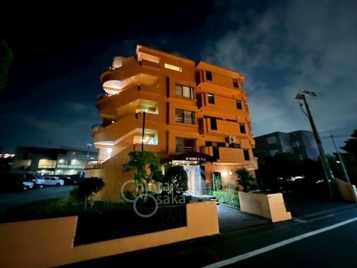 シュロス五月山1の外観