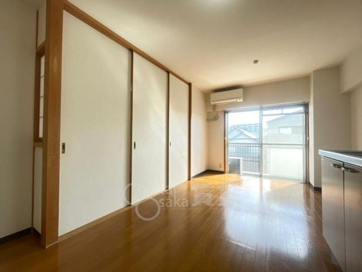 コアロード桃山台の居間