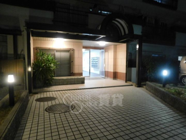 コアロード桃山台の玄関