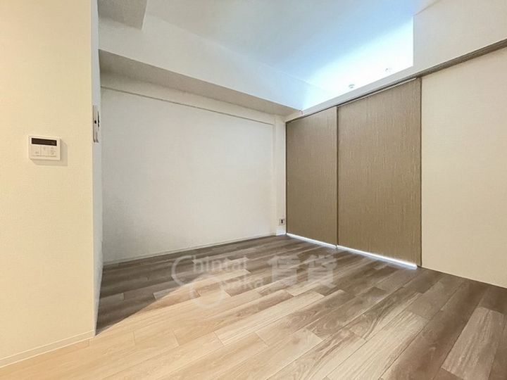 大阪府吹田市江坂町5丁目の賃貸マンションの居間