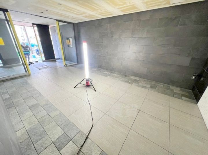 エスリード新大阪ラヴァーグの玄関