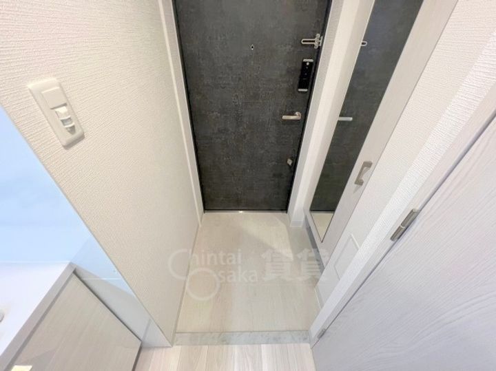 エスリード新大阪ラヴァーグの玄関