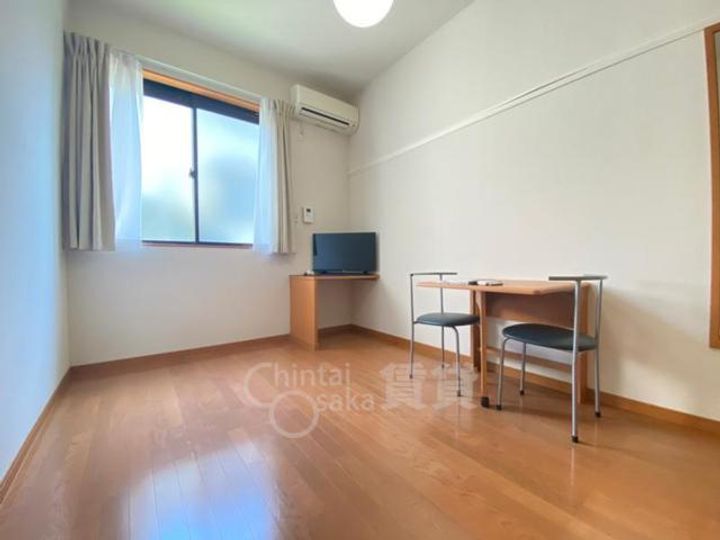 大阪府吹田市山田東1丁目の賃貸アパートの居間