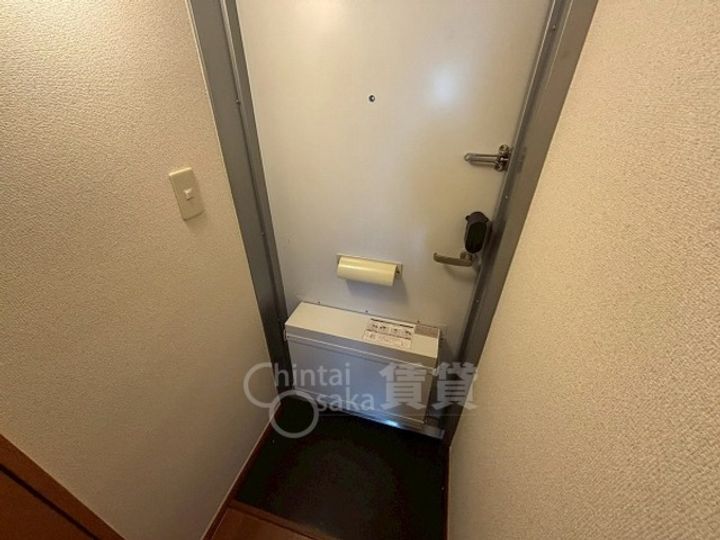 大阪府豊中市庄内東町6丁目の賃貸アパートの玄関