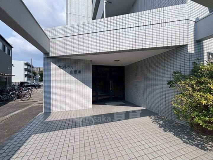 大阪府吹田市山田南(マンション)の賃貸物件の玄関