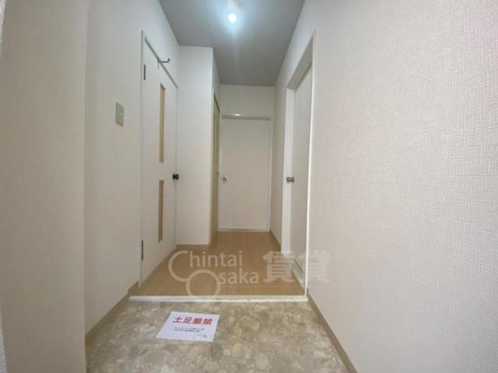 大阪府箕面市半町4丁目の賃貸マンションの玄関