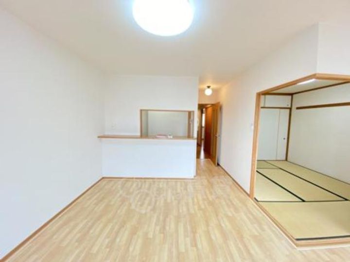 大阪府豊中市北緑丘2丁目の賃貸マンションの居間