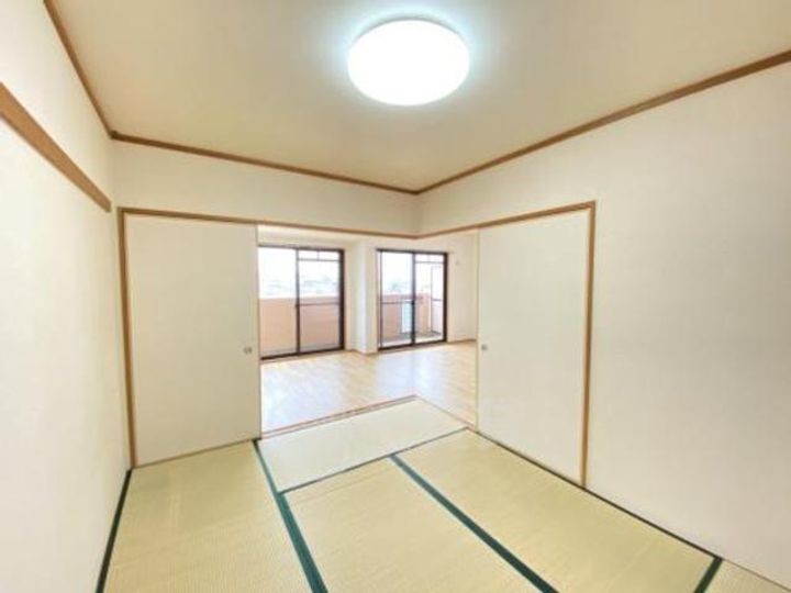 大阪府豊中市北緑丘2丁目の賃貸マンションの居間