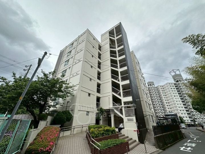 大阪府吹田市千里山竹園2丁目の賃貸マンションの外観