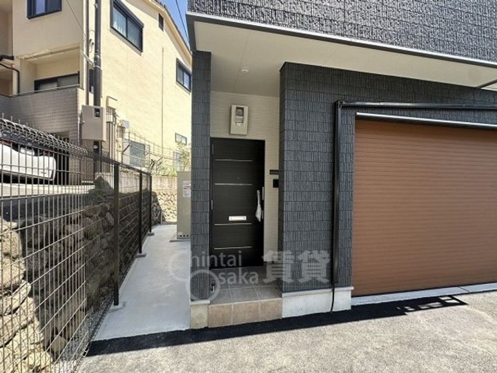 大阪府池田市畑3丁目(一戸建)の賃貸物件の玄関