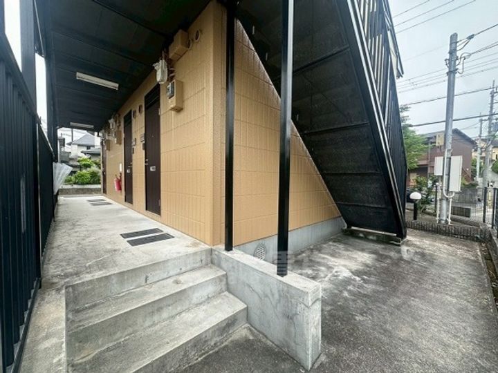 ハイツサン恵A棟の玄関
