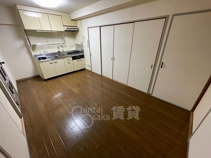 大阪府茨木市南春日丘7丁目の賃貸マンションの居間