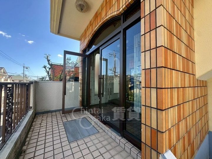 大阪府茨木市南春日丘7丁目の賃貸マンションの玄関