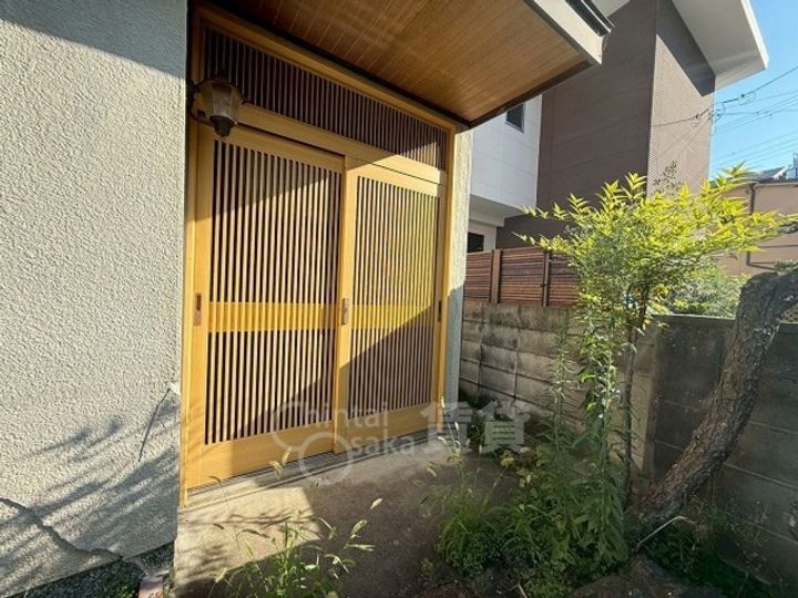 兵庫県宝塚市雲雀丘山手1丁目(一戸建)の賃貸物件の玄関
