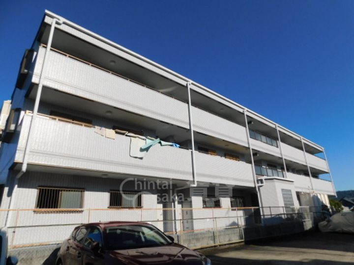 兵庫県川西市新田2丁目の賃貸マンションの外観
