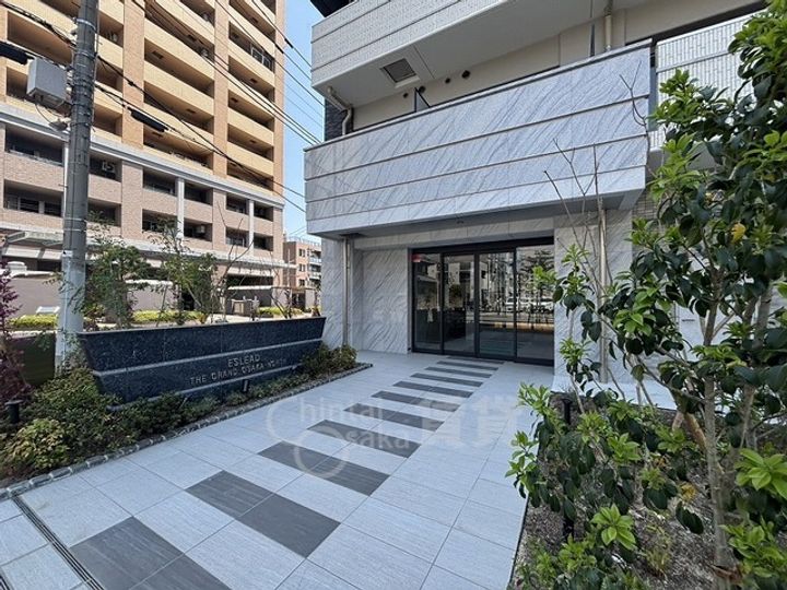 エスリード ザ・グラン大阪ノースの玄関