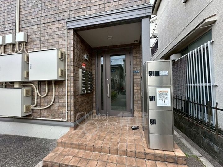 大阪府吹田市南正雀2丁目(アパート)の賃貸物件の玄関