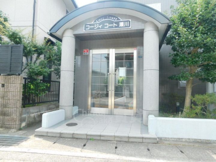 コージィコート瀬川1の玄関